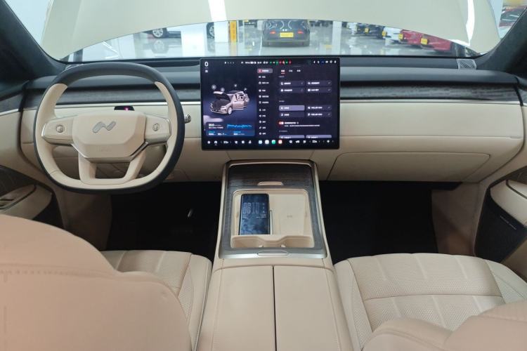 Used ONVO Luxeed L90 2025 Model—Max Six-Seater Version Center Console