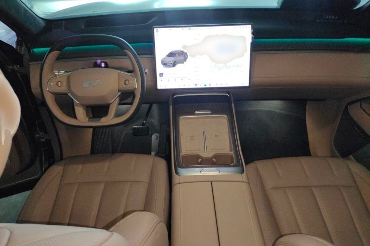 Used ONVO Luxeed L90 2025 Model—Max Six-Seater Version Center Console