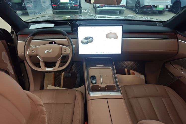 Used ONVO Luxeed L90 2025 Model—Max Six-Seater Version Center Console