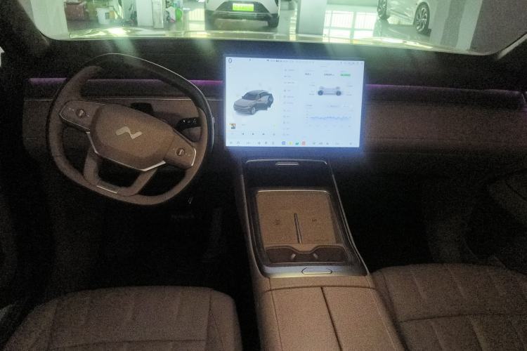 Used ONVO Luxeed L90 2025 Model—Max Six-Seater Version Center Console