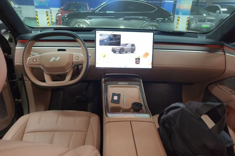 Used ONVO Luxeed L90 2025 Model—Pro Six-Seater Version Center Console