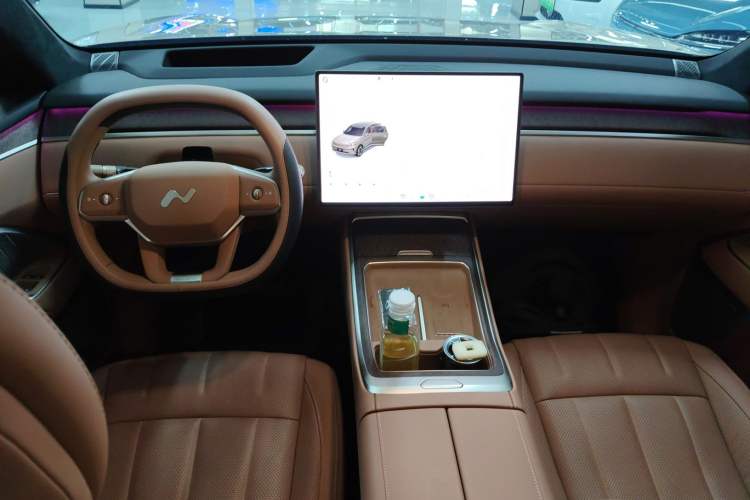 Used ONVO Luxeed L90 2025 Model—Max Six-Seater Version Center Console