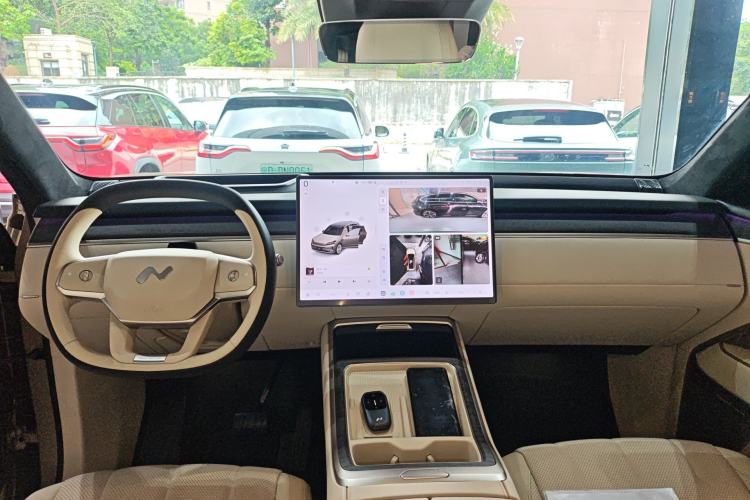 Used ONVO Luxeed L90 2025 Model—Pro Six-Seater Version Center Console