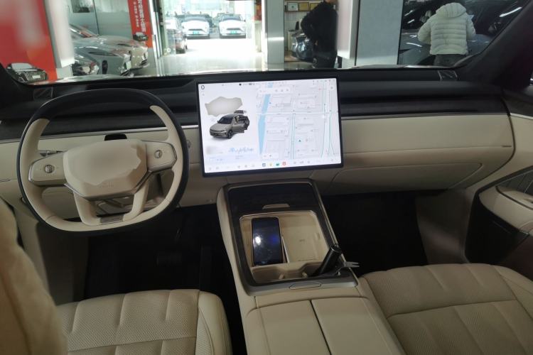 Used ONVO Luxeed L90 2025 Model—Max Six-Seater Version Center Console