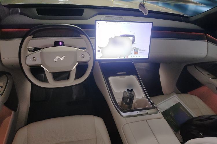 Used ONVO Luxeed L90 2025 Model—Ultra Six-Seater Version Center Console