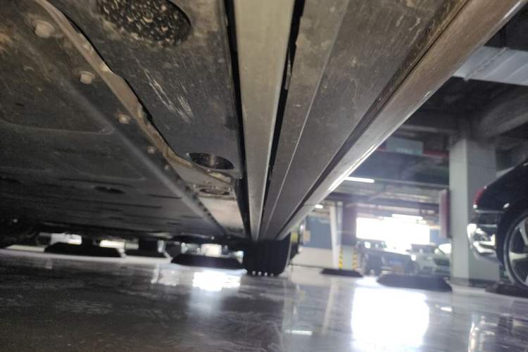 Used ONVO Luxeed L90 2025 Model—Max Six-Seater Version Chassis Rear Right
