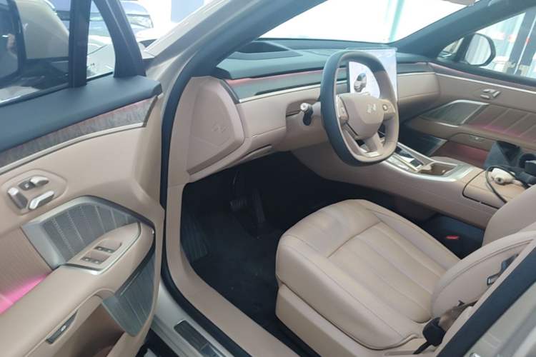 Used ONVO Luxeed L90 2025 Model—Max Six-Seater Version Driver Seat