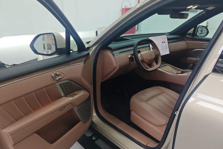 Used ONVO Luxeed L90 2025 Model—Max Six-Seater Version Driver Seat