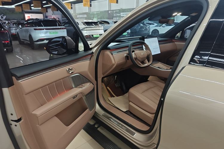 Used ONVO Luxeed L90 2025 Model—Max Six-Seater Version Driver Seat