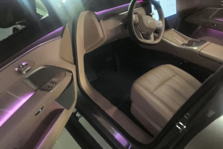 Used ONVO Luxeed L90 2025 Model—Max Six-Seater Version Driver Seat
