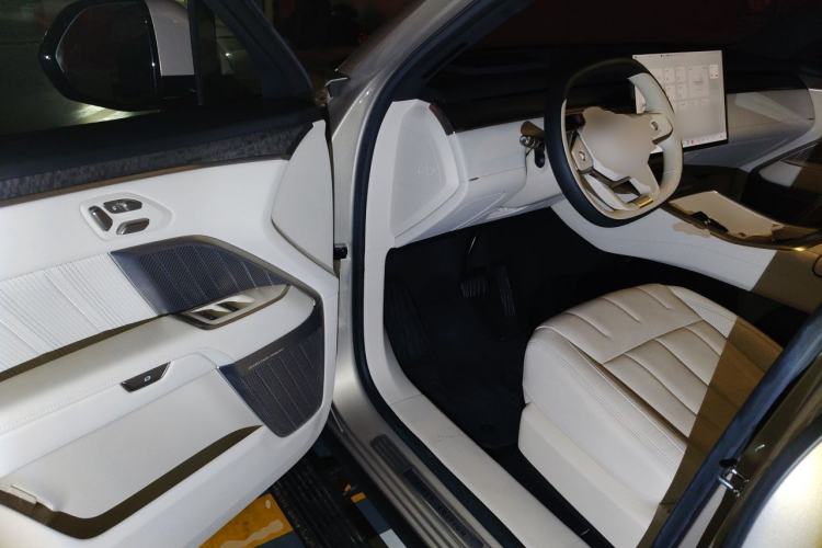 Used ONVO Luxeed L90 2025 Model—Ultra Six-Seater Version Driver Seat