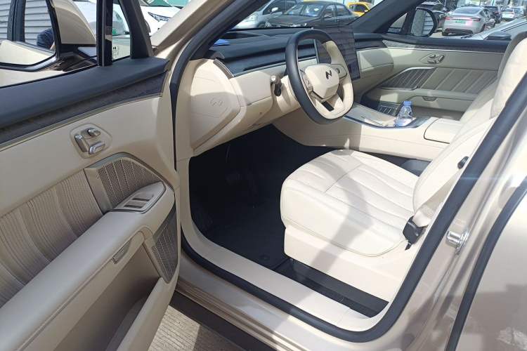 Used ONVO Luxeed L90 2025 Model—Ultra Six-Seater Version Driver Seat