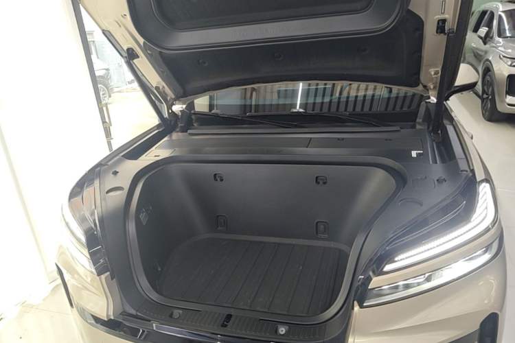 Used ONVO Luxeed L90 2025 Model—Max Six-Seater Version Engine Bay