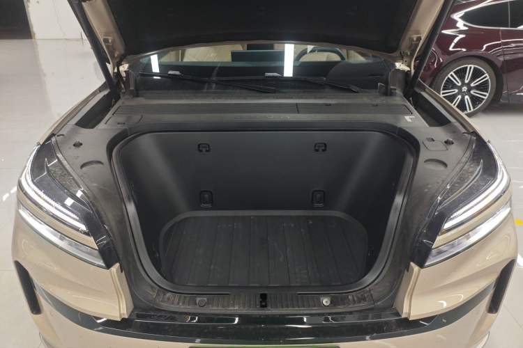 Used ONVO Luxeed L90 2025 Model—Max Six-Seater Version Engine Bay