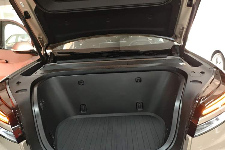 Used ONVO Luxeed L90 2025 Model—Ultra Six-Seater Version Engine Bay