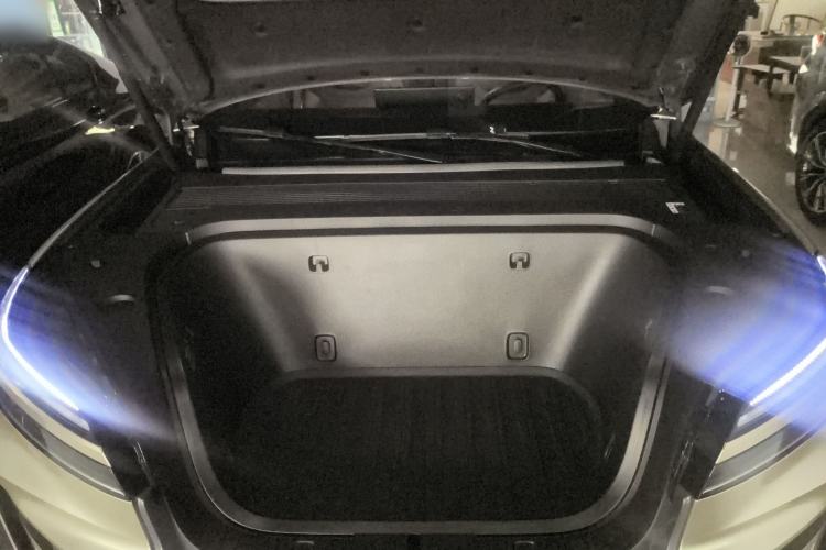 Used ONVO Luxeed L90 2025 Model—Max Six-Seater Version Engine Bay