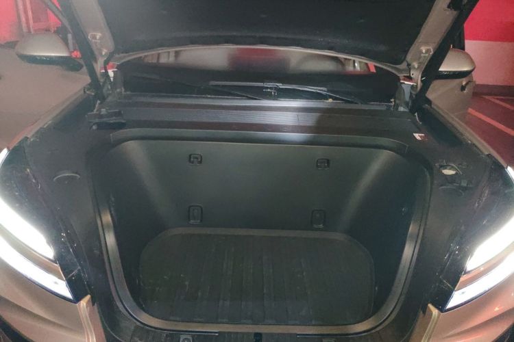Used ONVO Luxeed L90 2025 Model—Ultra Six-Seater Version Engine Bay