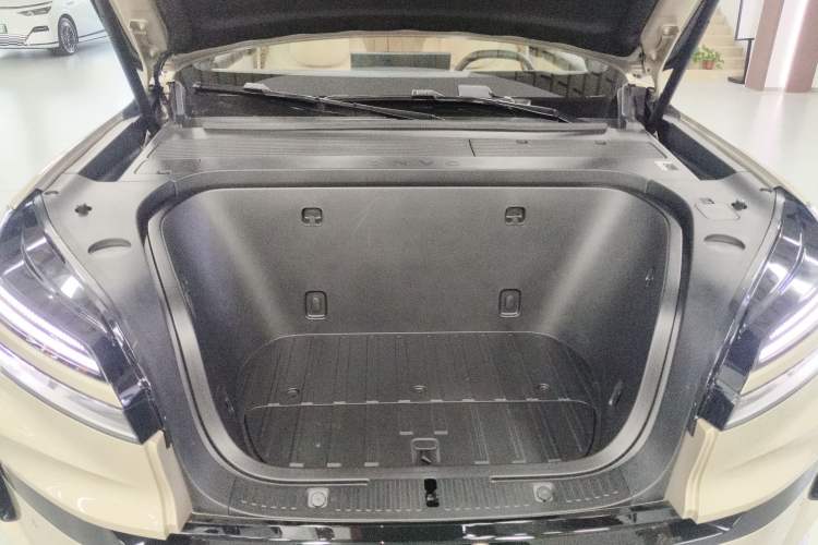 Used ONVO Luxeed L90 2025 Model—Ultra Six-Seater Version Engine Bay