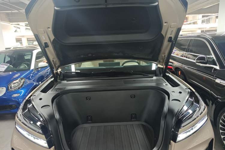 Used ONVO Luxeed L90 2025 Model—Ultra Six-Seater Version Engine Bay