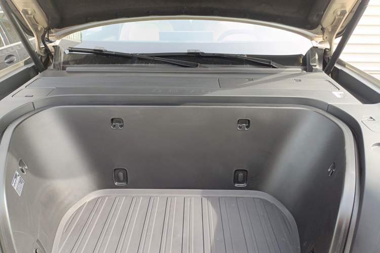 Used ONVO Luxeed L90 2025 Model—Ultra Six-Seater Version Engine Bay