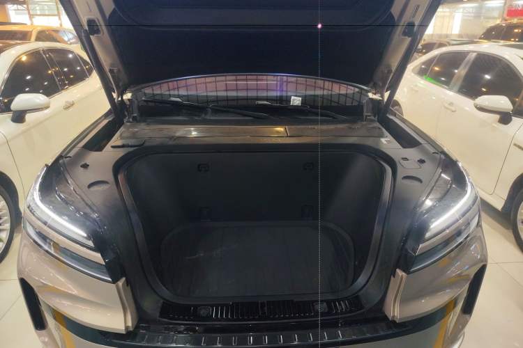 Used ONVO Luxeed L90 2025 Model—Max Six-Seater Version Engine Bay