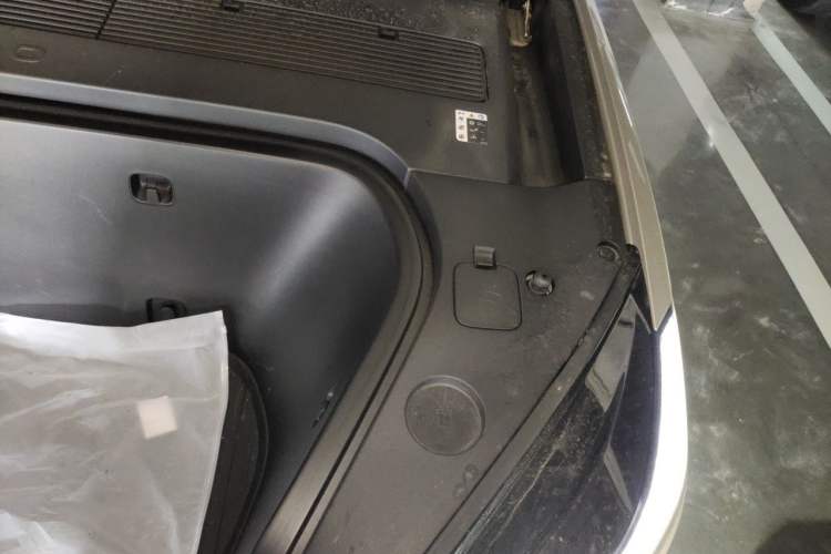 Used ONVO Luxeed L90 2025 Model—Max Six-Seater Version Engine Bay Left
