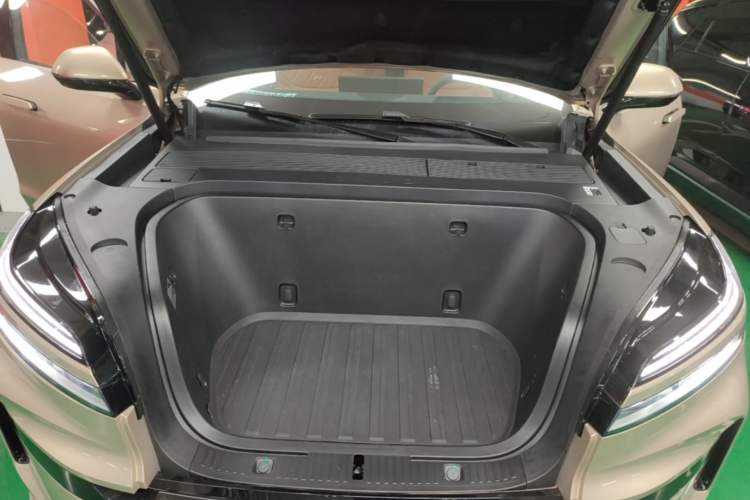 Used ONVO Luxeed L90 2025 Model—Pro Six-Seater Version Engine Bay