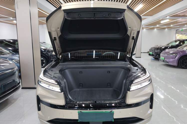 Used ONVO Luxeed L90 2025 Model—Max Six-Seater Version Engine Bay