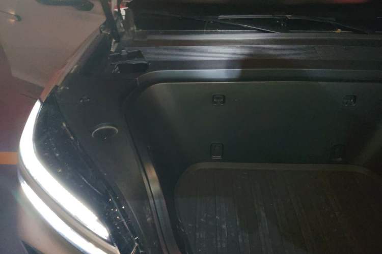 Used ONVO Luxeed L90 2025 Model—Ultra Six-Seater Version Engine Bay Right
