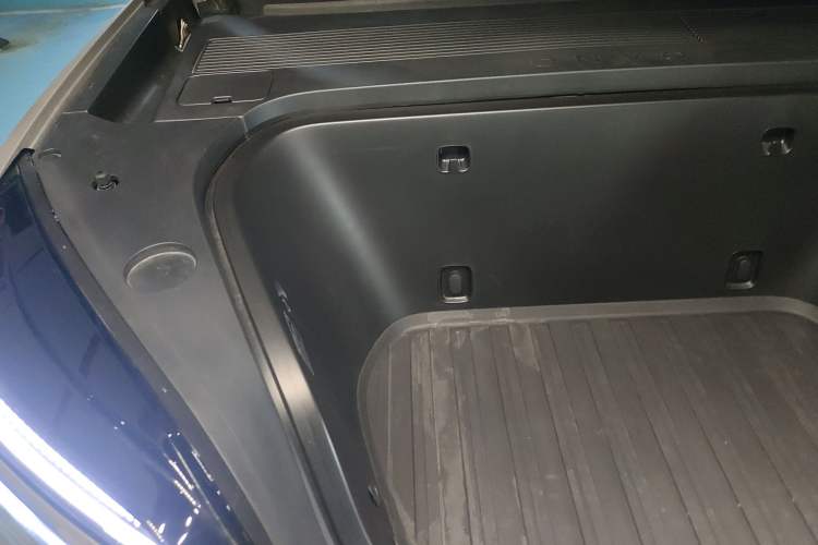 Used ONVO Luxeed L90 2025 Model—Ultra Six-Seater Version Engine Bay Right