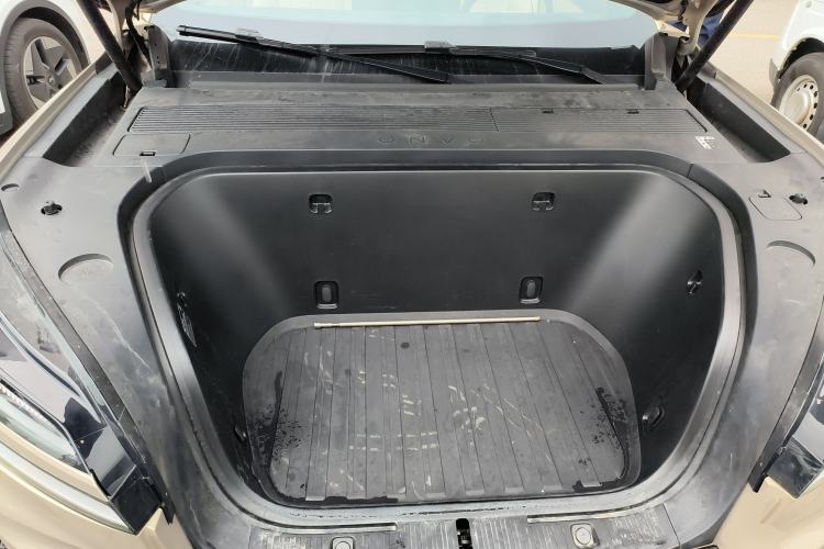Used ONVO Luxeed L90 2025 Model—Ultra Six-Seater Version Engine Bay