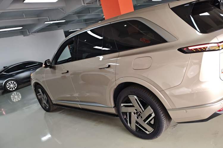 Used ONVO Luxeed L90 2025 Model—Ultra Six-Seater Version Exterior 3