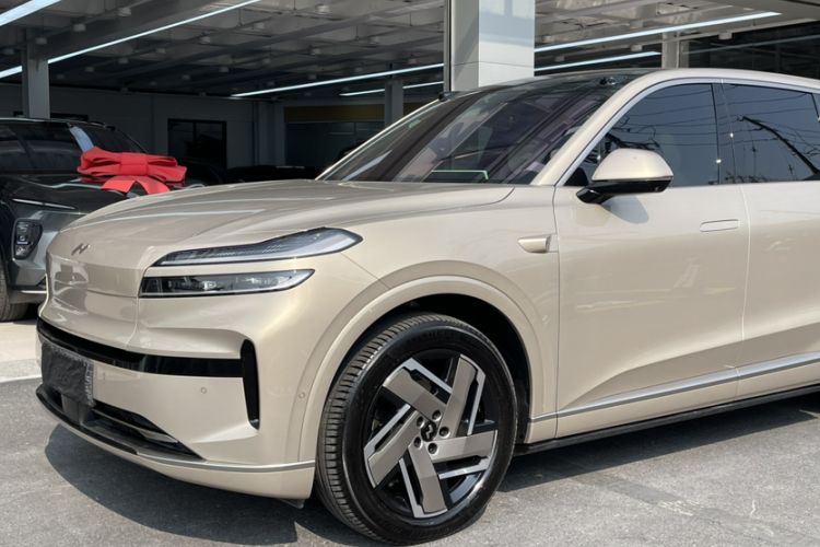 Used ONVO Luxeed L90 2025 Model—Ultra Six-Seater Version Exterior 4