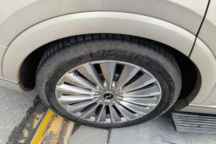 Used ONVO Luxeed L90 2025 Model—Ultra Six-Seater Version Exterior 5