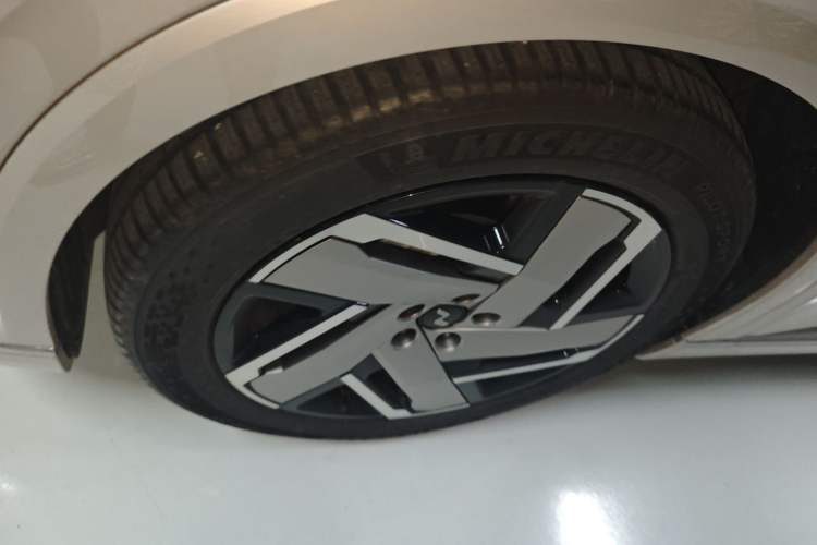 Used ONVO Luxeed L90 2025 Model—Max Six-Seater Version Exterior 7