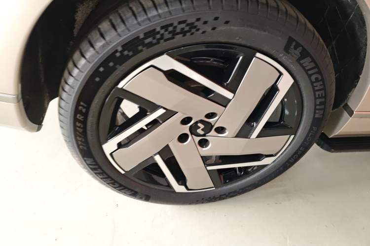 Used ONVO Luxeed L90 2025 Model—Ultra Six-Seater Version Exterior 8