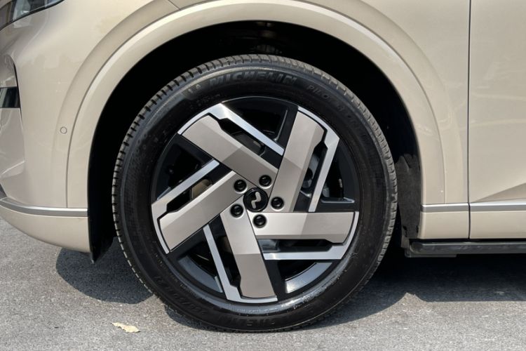 Used ONVO Luxeed L90 2025 Model—Ultra Six-Seater Version Exterior 9