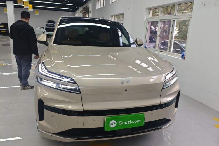 Used ONVO Luxeed L90 2025 Model—Max Six-Seater Version Front