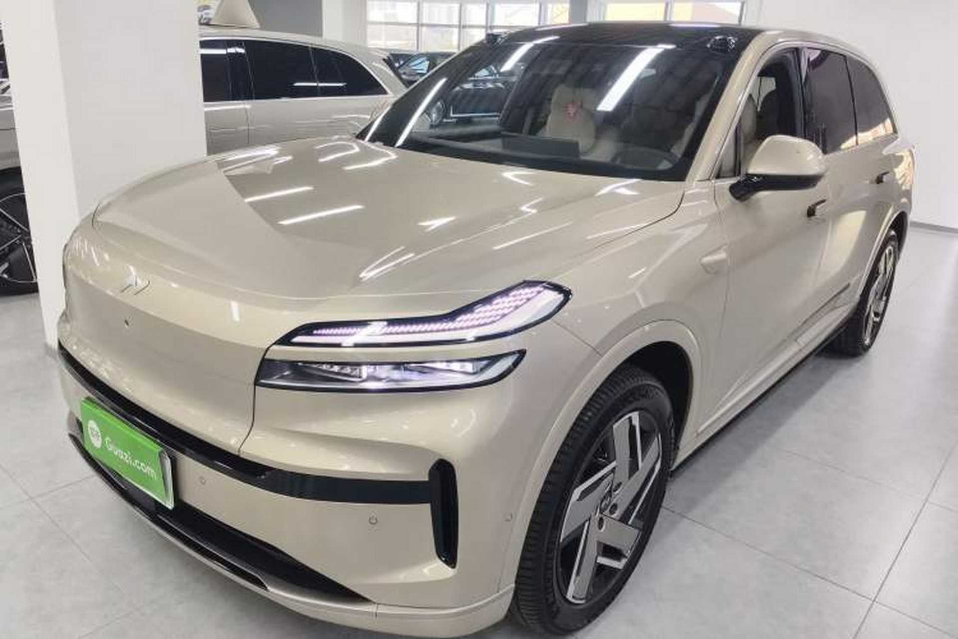 Used ONVO Luxeed L90 2025 Model—Ultra Six-Seater Version Front Left 45 Deg