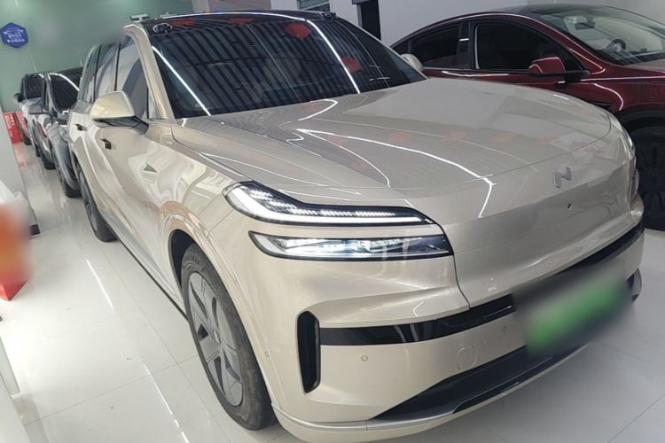 Used ONVO Luxeed L90 2025 Model—Max Six-Seater Version Front Right 45 Deg