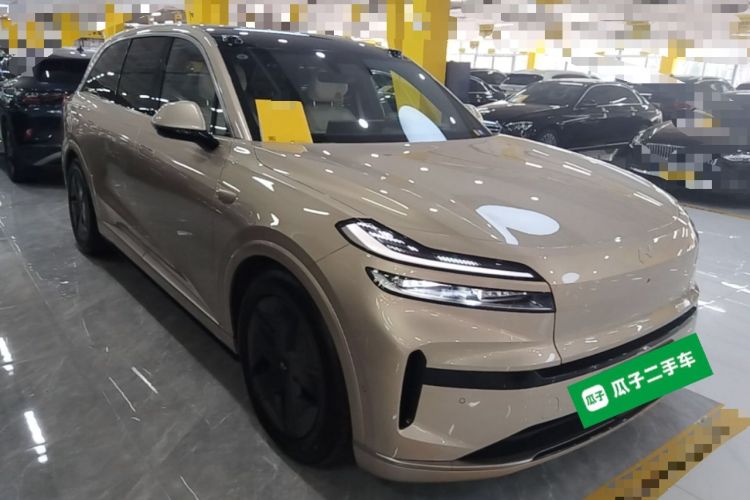 Used ONVO Luxeed L90 2025 Model—Max Seven-Seater Version Front Right 45 Deg