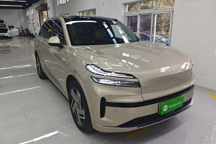 Used ONVO Luxeed L90 2025 Model—Max Six-Seater Version Front Right 45 Deg