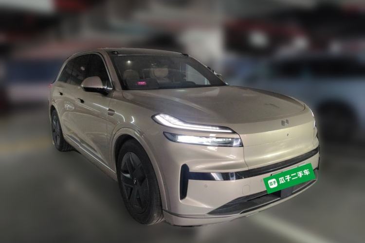 Used ONVO Luxeed L90 2025 Model—Max Six-Seater Version Front Right 45 Deg