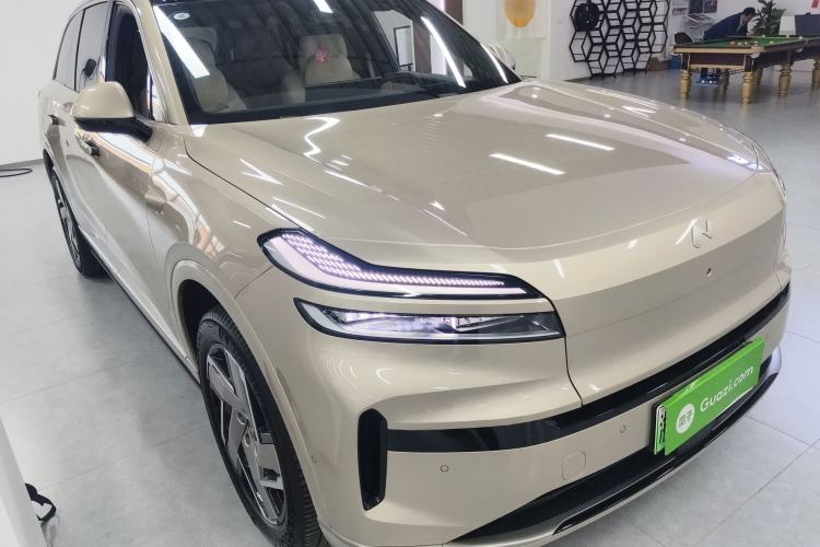 Used ONVO Luxeed L90 2025 Model—Ultra Six-Seater Version Front Right 45 Deg