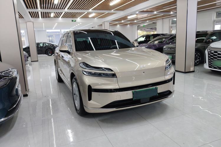 Used ONVO Luxeed L90 2025 Model—Max Six-Seater Version Front Right 45 Deg