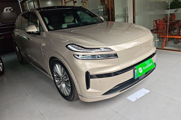 Used ONVO Luxeed L90 2025 Model—Pro Six-Seater Version Front Right 45 Deg