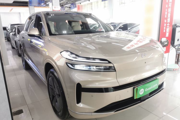 Used ONVO Luxeed L90 2025 Model—Max Six-Seater Version Front Right 45 Deg