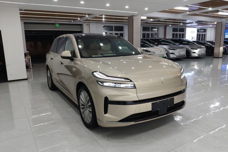 Used ONVO Luxeed L90 2025 Model—Max Six-Seater Version Front Right 45 Deg