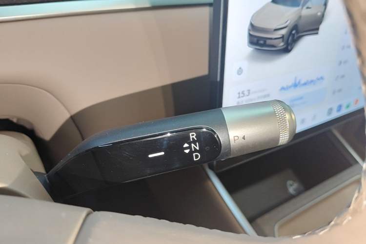 Used ONVO Luxeed L90 2025 Model—Max Six-Seater Version Gear Lever