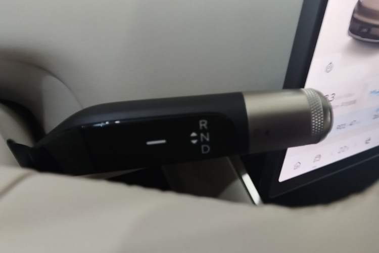 Used ONVO Luxeed L90 2025 Model—Max Seven-Seater Version Gear Lever